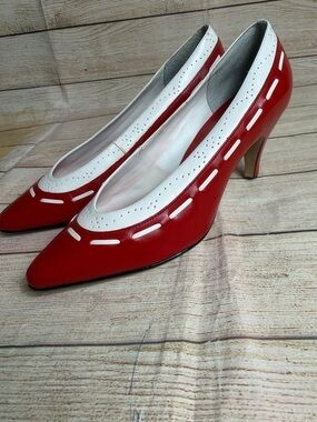 Vintage Carriage court red pin up spectator leather heels. 8